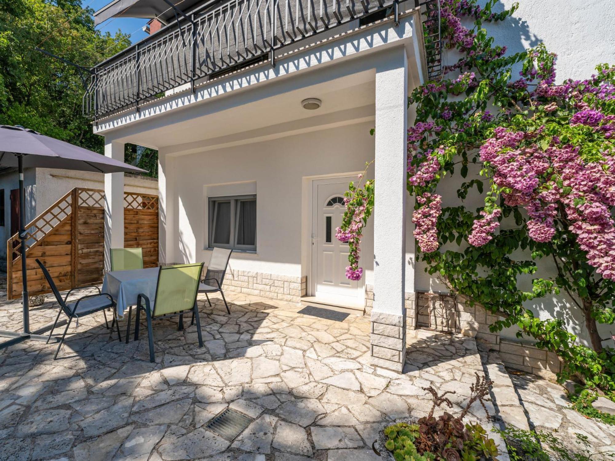 Apartment Emil By Interhome Laurana Esterno foto